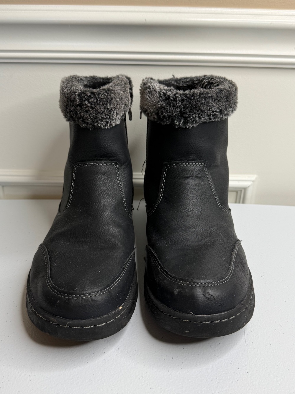 Women’s Khombu Black Faux-Fur Cuff Winter Boots, size 10